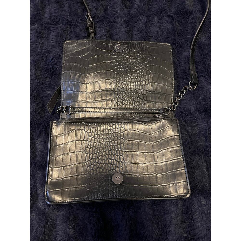 Simply Vera Wang Black Croc Embossed Crossbody Purse Adjustable Strap EUC - Picture 8 of 9